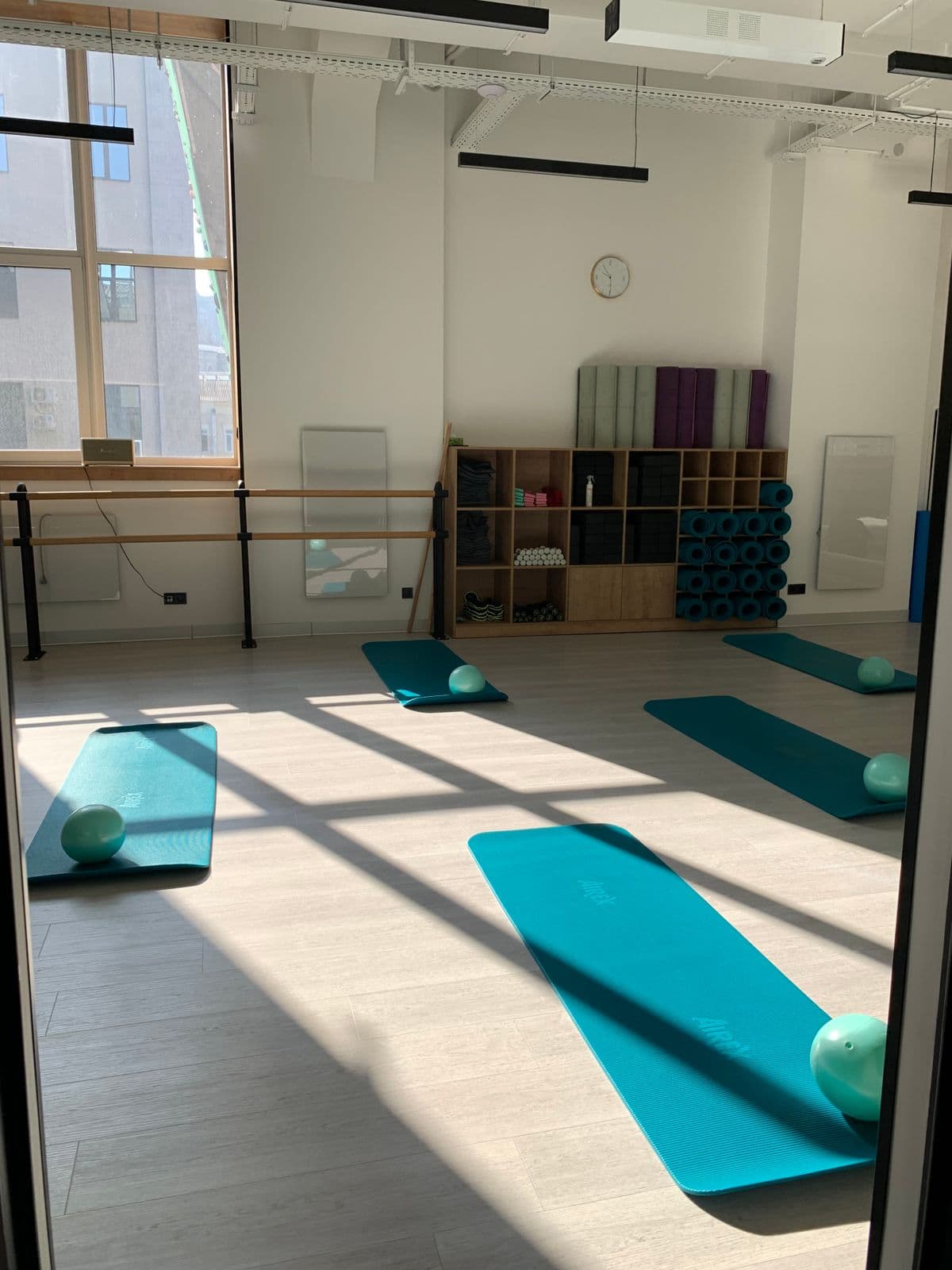 Stretch lounge and mobility area with floor mats at AMP Fitness in Mesa, AZ.